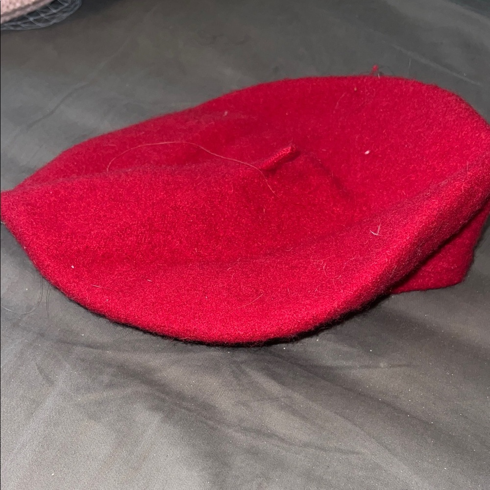 Stylish Red Beret - Picture 1 of 2